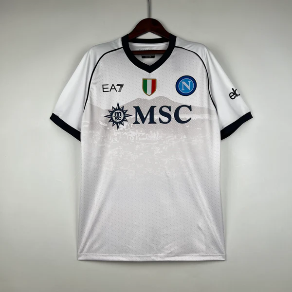 seconda_maglia_Napoli_2023-24_bianca_Ea7.webp Seconda maglia Napoli 2023 bianca Ea7