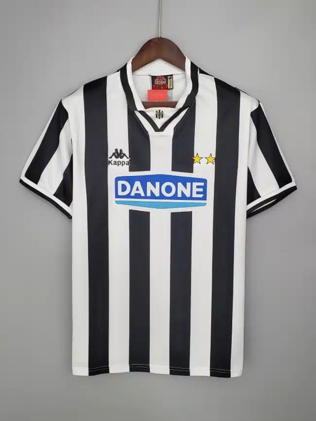 Maglia-Juventus-1994-1995-Home.webp Maglia Juventus 1994/1995 Home