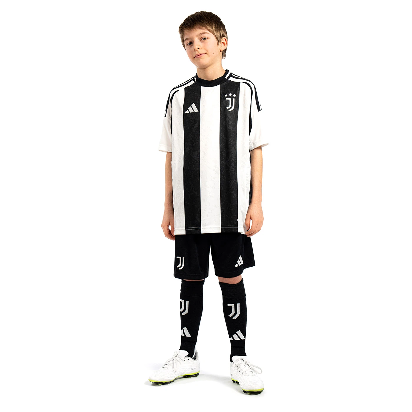 Maglia_Juventus_2024-25-Bambino_pantaloncini.webp Completino Juventus 2024/25 Bambino Home