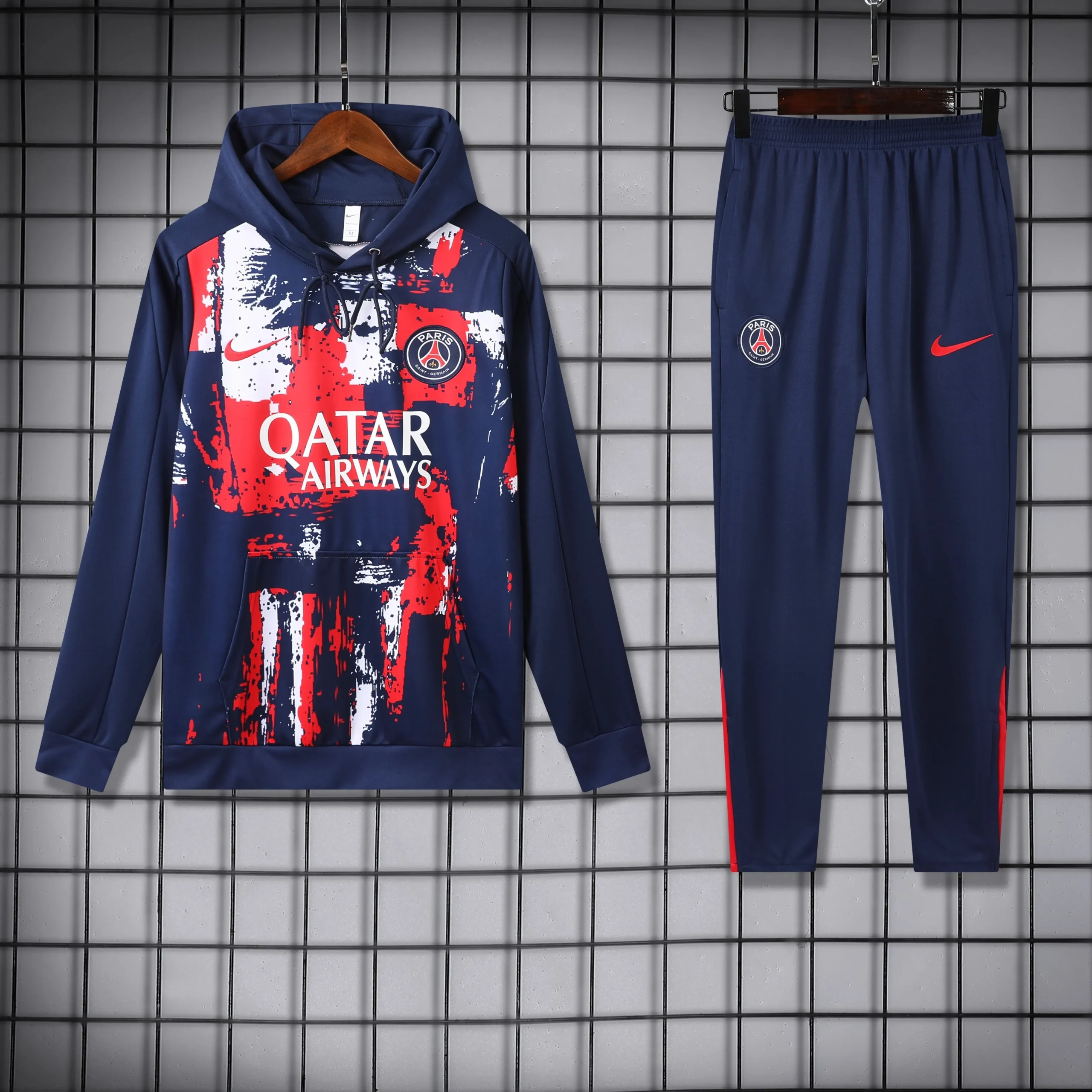 Tuta_Psg_Jordan_blu_rossa_2024-25_Nike_4-scaled-1.webp Tuta Psg Jordan blu rossa