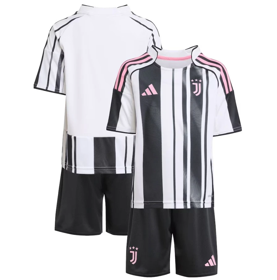 completino-Juventus-bambino-2025-26-Home.webp Completino Juventus Bambino 2025/26 Home