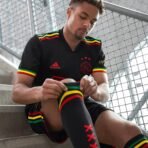 Maglia Ajax Bob Marley Third 21/22 - immagine 3