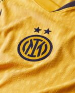 Terza maglia Inter 2024/25 gialla finale UCL - immagine 4